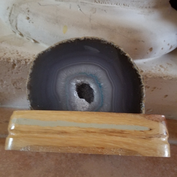 Blue agate geode crystal - Picture 3 of 4